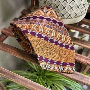 Vintage men’s necktie, purple‎ and gold floral 70s